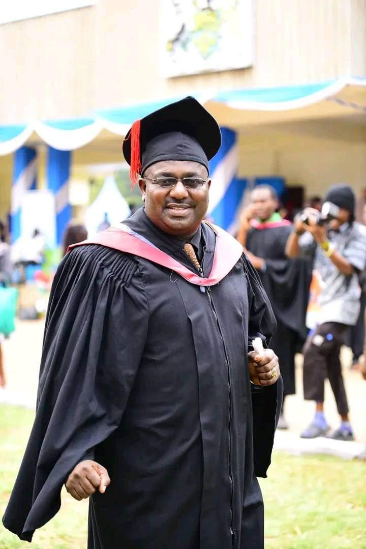 Arap_Nyasikera's tweet image. We Mzee @BspPiusMuiru  congratulations for bagging a Latin Legum Baccalaureus degree. Whe I was young and innocent,  we would scramble for space to watch Kuna Nduru Gizani by Pastor Pius Muiru, Odeon Cinema on TV. #UoNClass2023