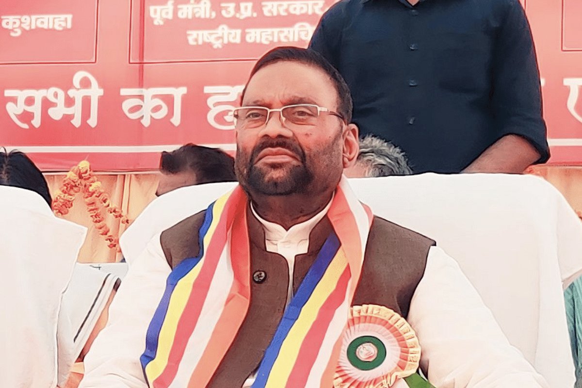 BhanuNand's tweet photo. माननीय स्वामी प्रसाद मौर्य जी से मेरा रिश्ता राजनीतिक नहीं वैचारिक रिश्ता है ,, और वैचारिक रिश्ता राजनीतिक रिश्ते से ज्यादा मजबूत होता है,,
 
माननीय स्वामी प्रसाद मौर्य जी बिल्कुल सही कहते है -
"जिस तरीके से भारतीय जनता पार्टी की सरकार में अ��ुसूचित जाति, जनजाति, पिछड़े वर्गों के आरक्षण के साथ घिनौना मजाक किया जा रहा है। अजगर की तरह इनके हक और आरक्षण को ये सरकार निगल रही है।

 साथ ही साथ आरक्षित जगहों पर सामान्��य लोगों की भर्ती कर रही है। 

बिना आवेदन निकाले, बिना अनुसूचित जाति, जनजाति और पिछड़े वर्गों का आवेदन मांगे, एक लाइन का प्रस्‍ताव लाया जाता है कि ये अनुसूचित जाति, जनजाति और पिछड़े वर्गों के अभ्‍यर्थी पाए नहीं गए, 

इसलिए इनकी जगह पर सामान्‍य वर्ग के लोगों की भर्ती कर दी जाए"

अब कोई भाई मुझे यह कहने ना आए भाजपा में थे तब इनको याद नहीं आयी पिछड़ों की 
तो उन अल्प ज्ञानी लोगों को बता दूँ

माननीय स्��ामी प्रसाद मौर्य जी ने योगी सरकार की कैबिनेट में भी पिछड़ों के अधिकारों के लिए उठाई थी आवाज,, मगर उस आवाज को अनदेखा कर दिया गया, इसीलिए माननीय स्वामी प्रसाद मौर्य जी ने भाजपा को अलविदा कह दिया था

अगर आप @SwamiPMaurya जी को समर्थन करते हैं, उनकी विचारधारा को समर्थन करते हैं। तो पोस्ट को रिट्वीट करें,, आज मैं समय निकाल कर बैठा हूं,, देखता हूं कौन-कौन लोग हैं ट्विटर पर जो स्वामी प्रसाद मौर्य जी को समर्थन करते हैं मैं उनकी प्रोफाइल खोलकर देखूगा