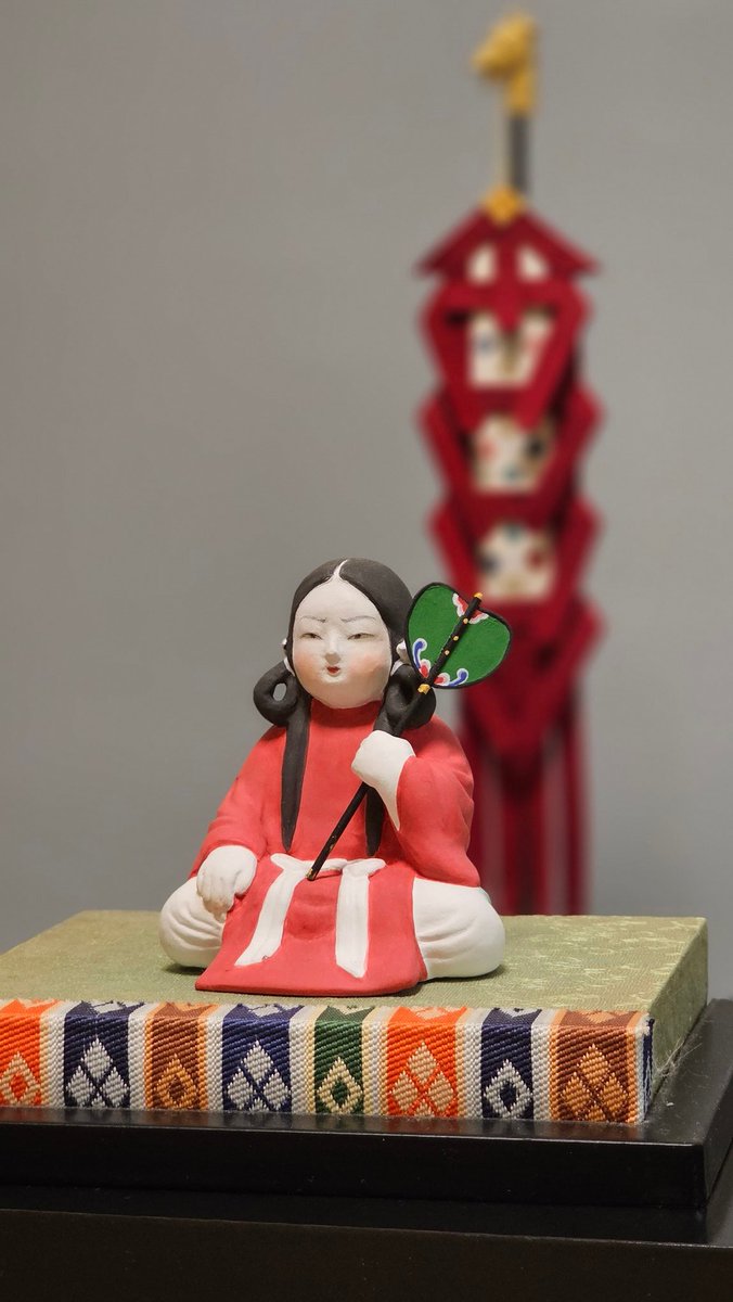 nakatabuncho's tweet photo. 人形背景用に四天王寺さんの幡のミニチュアを作りました。ミニ幡ですw
人形は聖徳太子七歳像です。 https://t.co/plO2dDjnyA