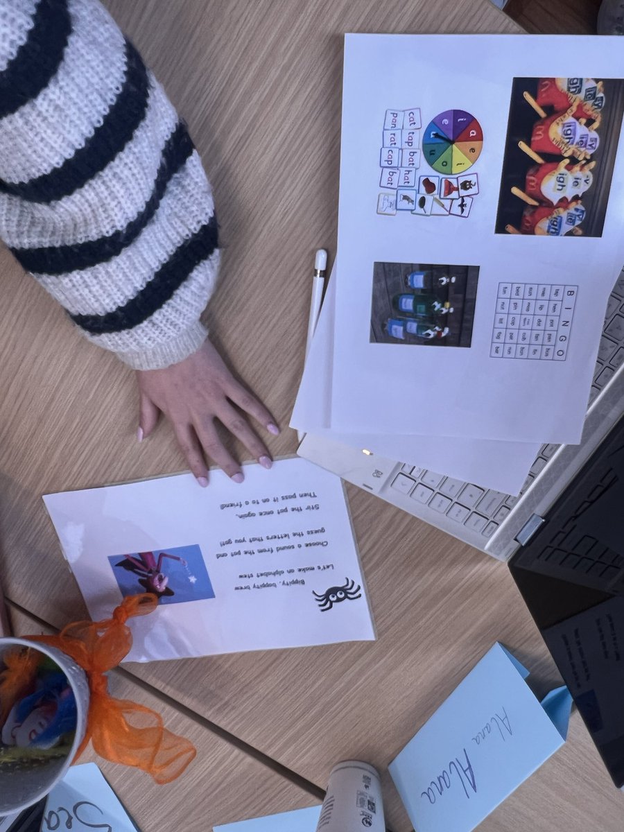 Had a fun time in my LCE seminar today exploring phonics! Had a go at teaching using my phonics rainbow 🌈, and loved what everybody at my table brought in as well! 📚☀️ #StrathPGDE