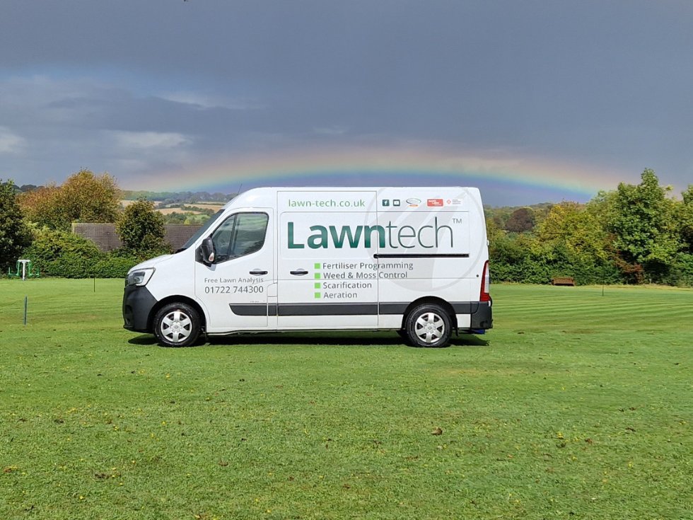 Brightening up your Monday and bringing colour to your lawn, one treatment at a time! 🌈🌱

#lawncareuk #uklawncare #lawncarecompany #lawncareexperts #lawncareprofessionals #lawntreatments #autumnlawn #healthylawn #greenlawn #lawncareuk