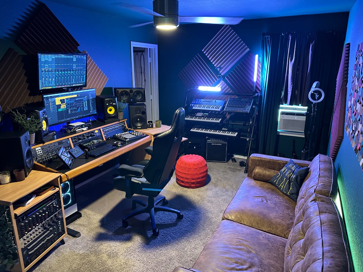 BlakMarigoldPro's tweet photo. "Room Dynamics"
Every wall, every angle shapes your sound. Understand your room's acoustic soul. 🎼 #AcousticAlchemy #SoundSpace #BeatRoom #MusicWaves #StudioScience #BlakMarigoldStudio #RecordingStudioInAustin https://t.co/v3IJzGg50K