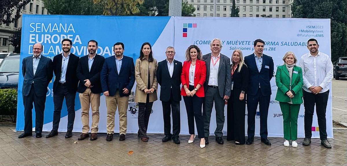 nacex_'s tweet photo. Ayer participamos en la exposición “¡Combina y muévete de forma saludable! Soluciones para las ZBE”, organizada por @PlataformaEMS.

Presentamos otras formas de enviar y recibir los envíos en las #ZBE a través de nuestra red de puntos #NACEXshop y flota #NACEXeco https://t.co/kNJBfYzs3C