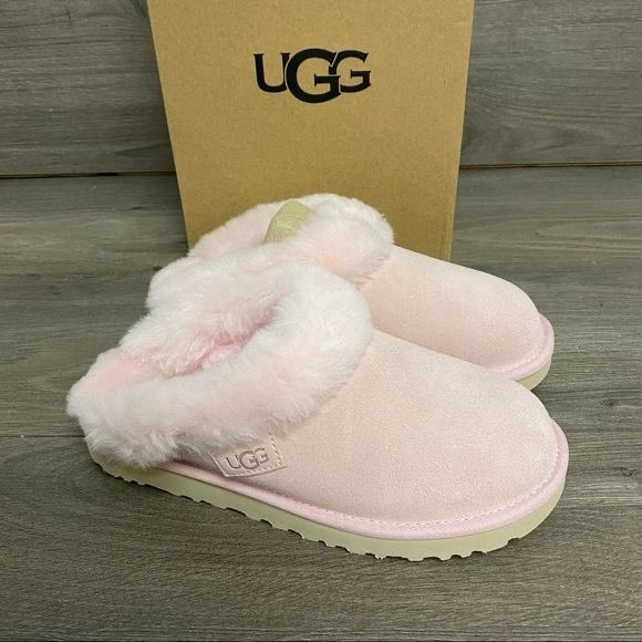 the pink ugg slippers