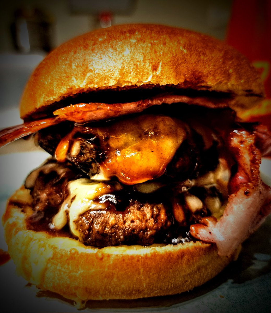 unclecorvus's tweet image. U N C  B U R G E R  🔥

▫️STEP 5 :  EAT WELL
     You ARE allowed a 'cheat meal' but BALANCE your input with your output and try makin it fresh... it'll be the best burger you've ever had!!😎🤘💯

#MINDSIGHT #EAT #BALANCE #NOLIMITS