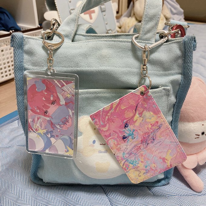 #NEO世界のはじめかた展  パスケースめちゃくちゃ可愛い🥳️ 🩷最高🩵(金具は付け替えた)  ドリンクに付くステッカーも早速持ち歩き用にした\( &acute;˘`)/ https://t.co/oaXwqov<a href="/tag/neo%E4%B8%96%E7%95%8C%E3%81%AE%E3%81%AF%E3%81%98%E3%82%81%E3%81%8B%E3%81%9F%E5%B1%95"class="tags">#NEO世界のはじめかた展</a>