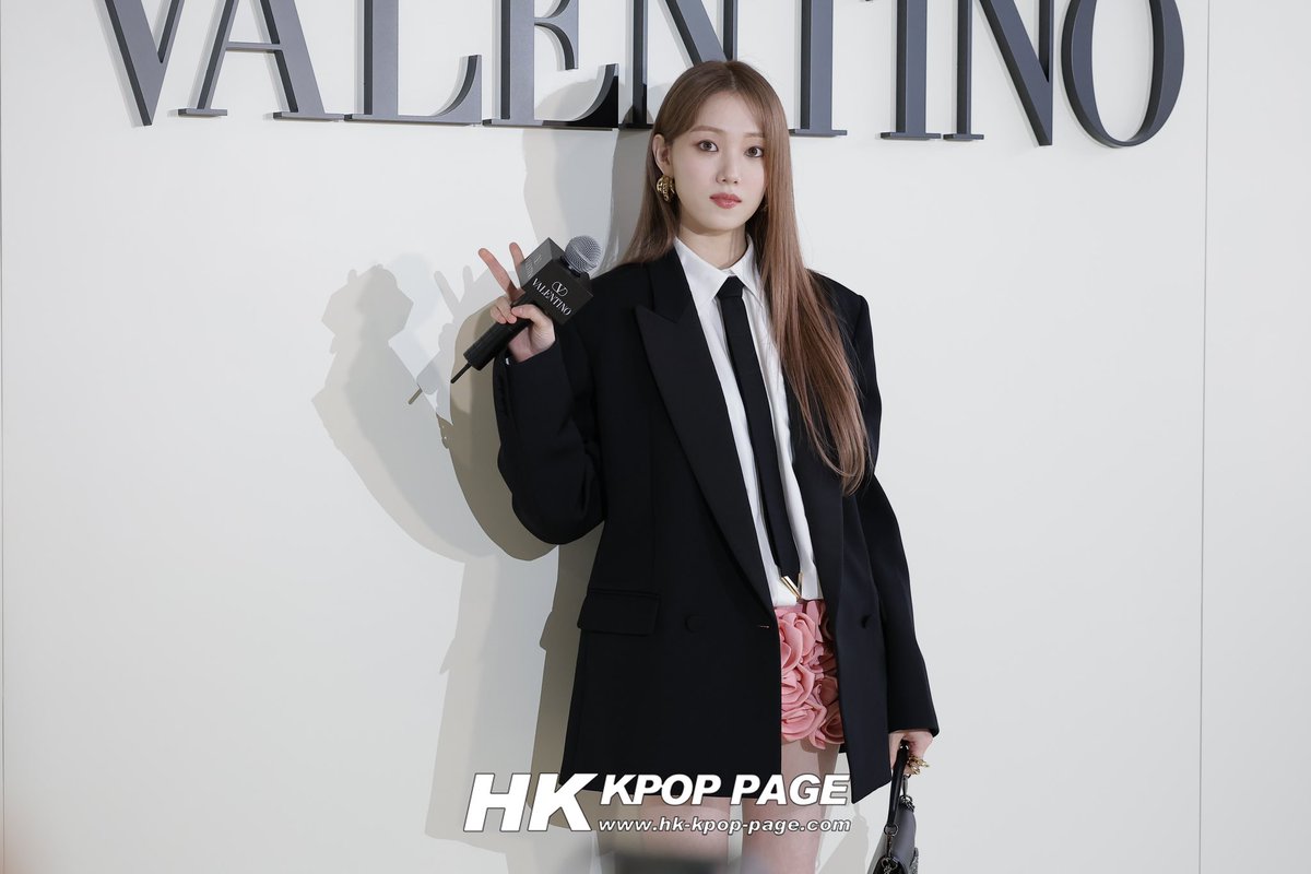 hk_kpop_page's tweet photo. 現場直擊📸 ➟ #李聖經 

◍ 23.09.22
◍ VALENTINO BLACK TIE 2023秋冬系列發佈派對
◍ 中環 置地廣場

#VALENTINO #이성경 #LeeSungKyoung #heybiblee https://t.co/7hUfTKH3Ca