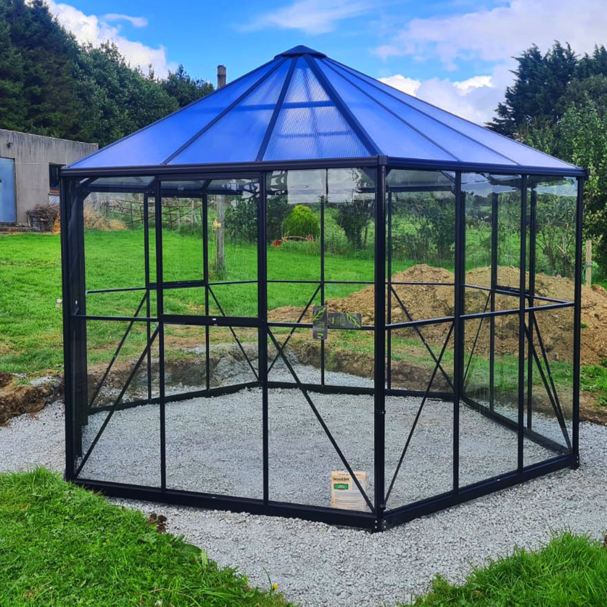 Recently installed 11'x12' Hera🌱The Hera mixes the best of both worlds, being a very practical greenhouse but also a stunning garden feature for any garden👏 Visit A1Greenhouses.com to find out more about the Hera✅

#greenhouse #garden #outdoors #AutumnIsComing