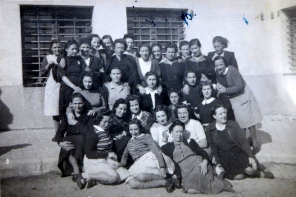 ComMadridMR's tweet photo. #BuenasNoches
La web de la Cárcel de mujeres de Ventas cancelada por Almeida vuelve a la carga. 

El miércoles comenzaron las Primeras  Jornadas de Historia Pública sobre las prisiones femeninas del franquismo centradas en la cárcel de mujeres de Ventas. 
https://t.co/iJUvrfdUNQ https://t.co/LegbEJw0Hj