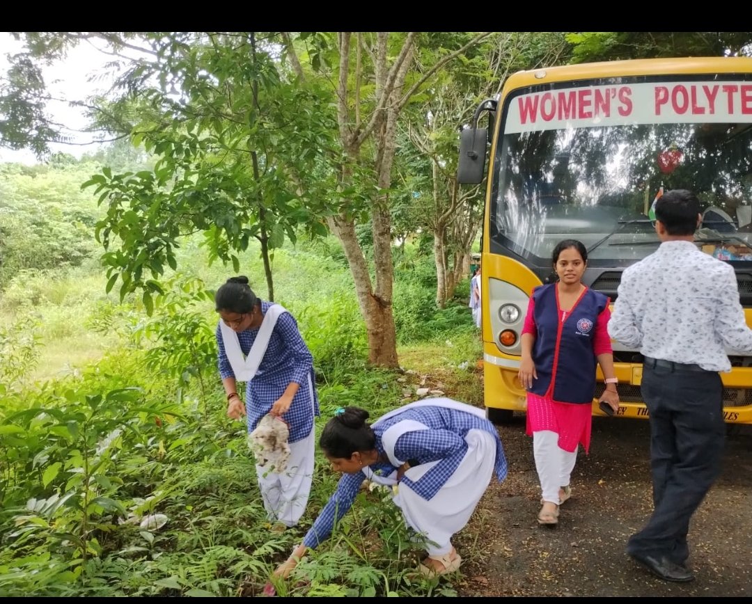 WSpolytechnic's tweet photo. A Swachata Abhiyan was held today at Women's Polytechnic Hapania, all the NSS volunteers were actively participating in the activities to clean the institute premises.
# PMO office
# NSS India
# NSS Tripura
# Youth &amp; Sports minister GoI https://t.co/HJlBbeF3Kn
