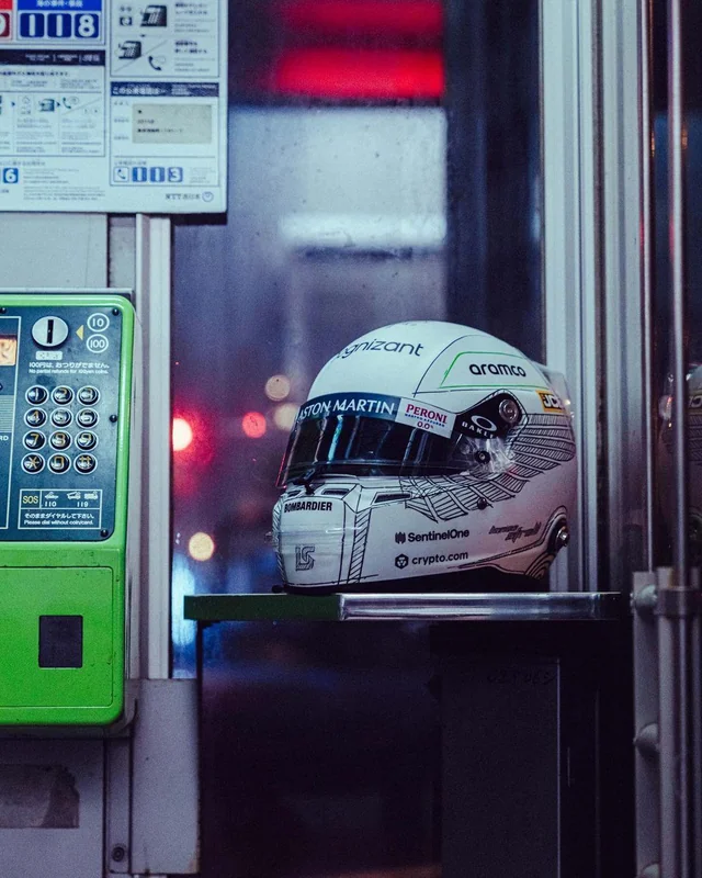 HelmetManiac's tweet photo. Muhteşem kasklarıyla göz dolduran Lance de Japonya bayrağı teması ile karşımızda. Bu hafta herkes beyaz 🤍 https://t.co/wrQHAFUtGY