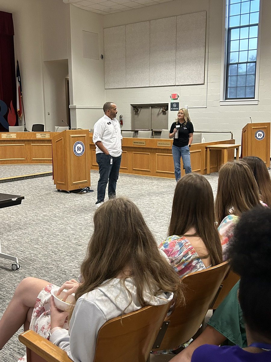 Great day touring the RISD Admin Building & getting their #rhsteachingintern badges! I can’t thank @IamBranum & the @RISD_HR dept enough for welcoming, encouraging & supporting these future educators! @SanMoo972 @poshmisty3 @RichardsonHS1 @RISD_CTE