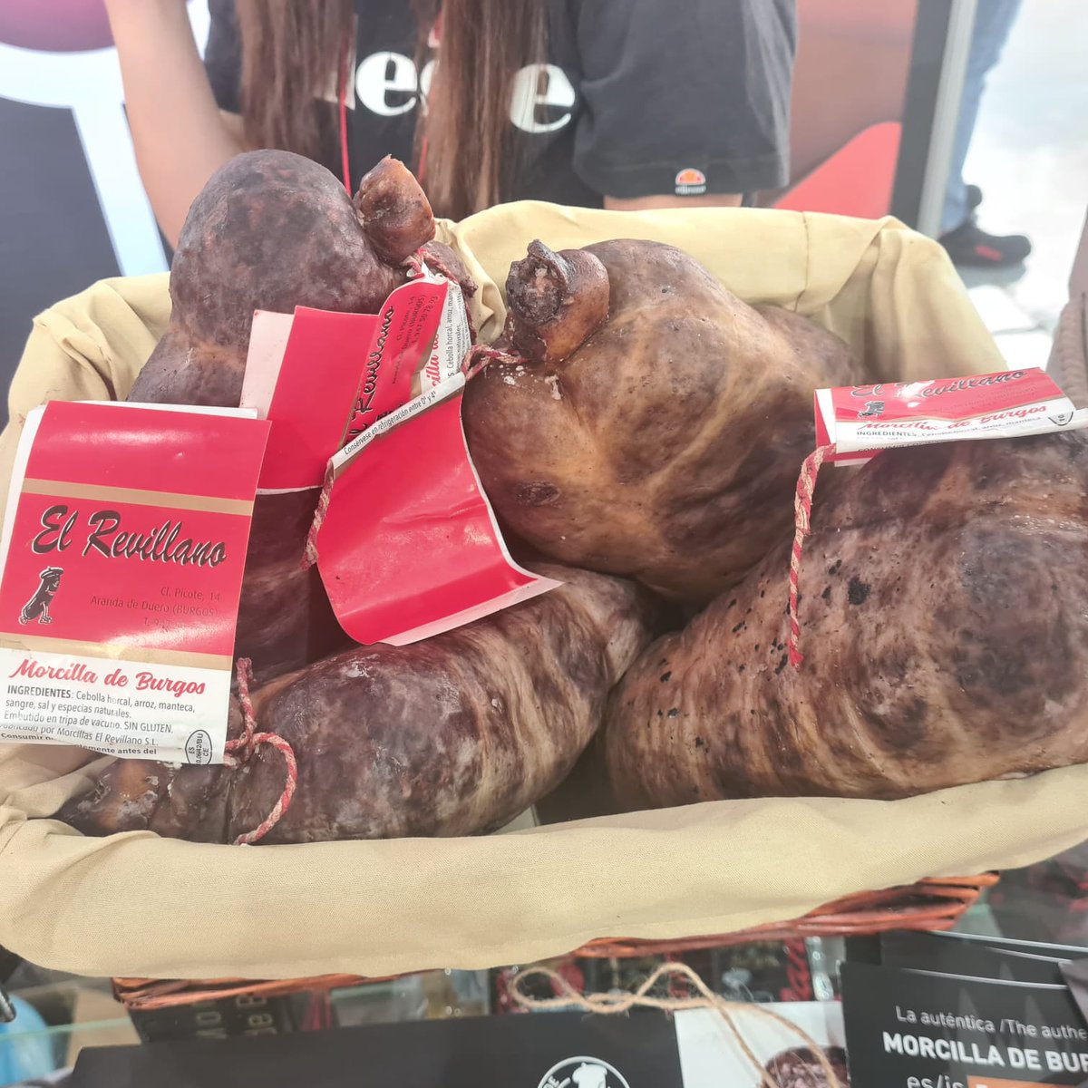BurgosAlimenta's tweet photo. Los productores de #BurgosAlimenta ya se encuentran en la feria Sabores de Nuestra Tierra, en Granada. Aquí han recibido la visita del nuevo presidente de la Diputación de Granada, Francisco Rodríguez 📸

Nos acompañan 👇

#Decorus
#MorcillasElRevillano
@MorcillaBur https://t.co/QC8hij434W