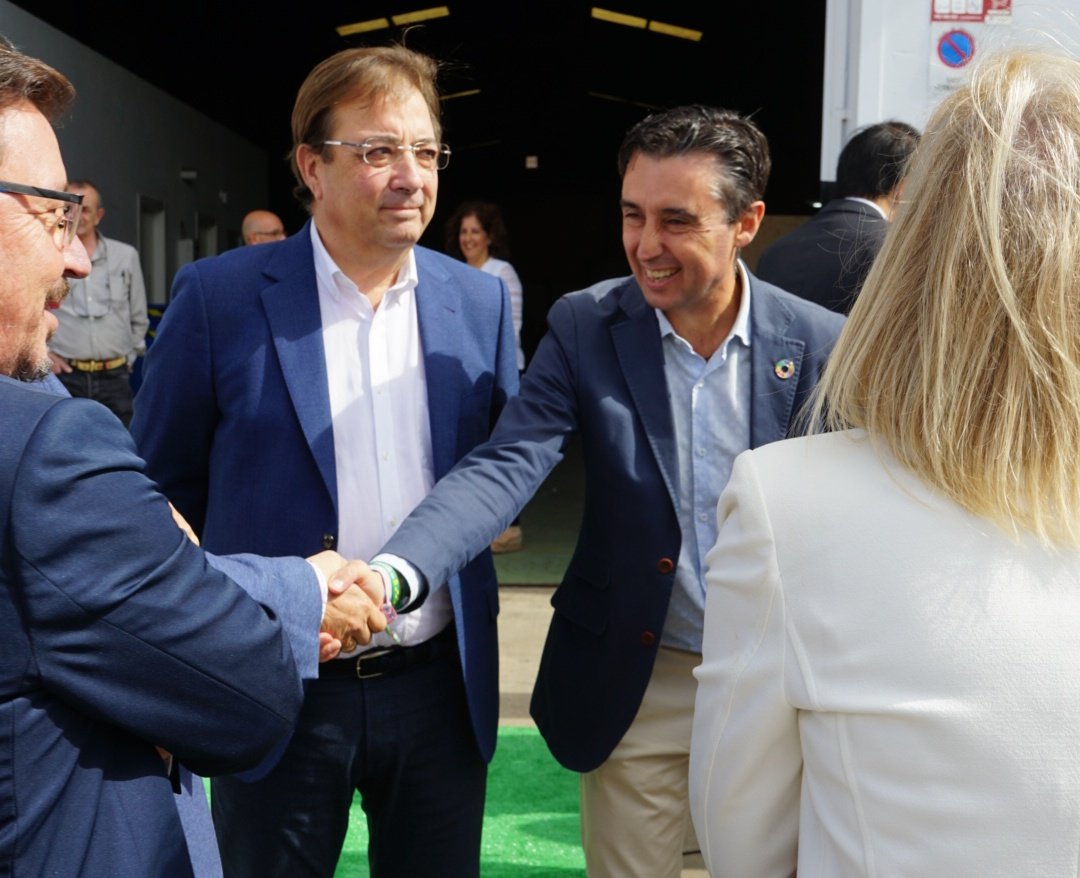 Consorcio Promedio (@promediobadajoz) on Twitter photo Nuestro diputado <a href="/juanmaridelfa/">JUAN MARIA DELFA CUPIDO</a> ha asistido este mediodía a la presentación de #Reciex, nueva empresa de economía social y circular que se instala en #Zafra.
👏 Reciclaje de #RAEES e insercion laboral de la mano de Minusbarros.
<a href="/DipdeBadajoz/">Diputación de Badajoz</a> Nuestro diputado <a href="/juanmaridelfa/">JUAN MARIA DELFA CUPIDO</a> ha asistido este mediodía a la presentación de #Reciex, nueva empresa de economía social y circular que se instala en #Zafra.
👏 Reciclaje de #RAEES e insercion laboral de la mano de Minusbarros.
<a href="/DipdeBadajoz/">Diputación de Badajoz</a>