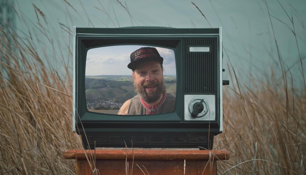 loimolanvoima's tweet photo. Jogo olet nähnyn Elä höblötä -videon? Miša sanelou videon rodiudumizeh näh uuvessa blogissa, min piäzet lugemah tiäldä:
https://t.co/dJ1B4ot5Yo https://t.co/VjxjGv6qHU