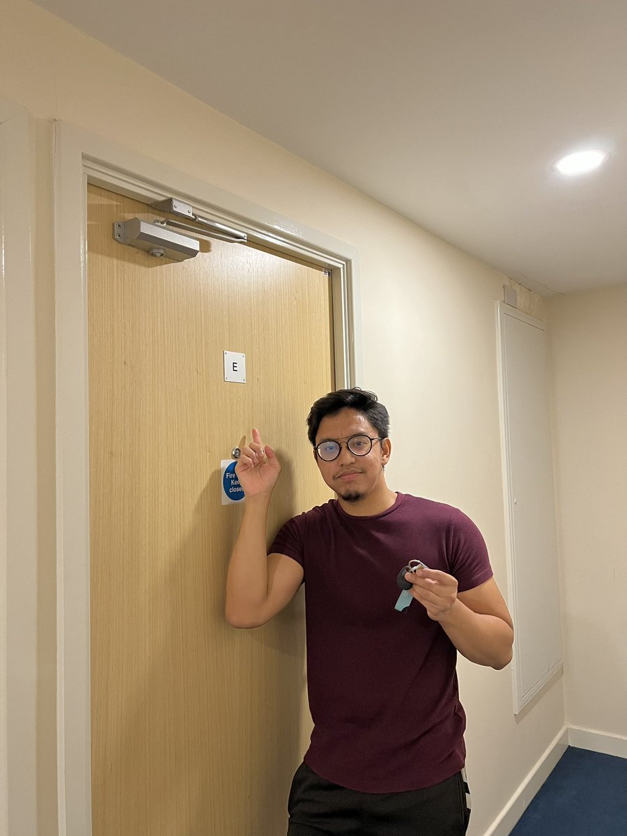 silly_boney's tweet photo. Hi! Im Akram. Im starting my estate agency freelancing in UK🇬🇧. Pusing-pusing London for viewing listings.

If any Msian or international students wanna find accom or rent a house across UK, do contact me! 

I’d be happy if you could help spread this ard! Jujur perlukan bantuan 🤍🙏🏻

☎️ https://t.co/ALicaDzyrq
🏠 Link listings: https://t.co/Aj7htX0vYr