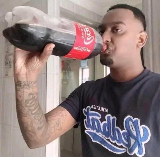 tumelomohotji's tweet photo. Someone: “Coke is bad for you” 

Me: https://t.co/xrjmpXWKZF