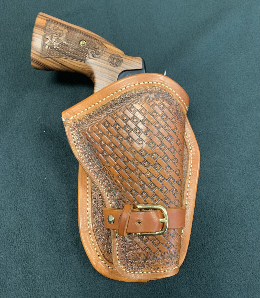 CustomVandal's tweet photo. In todays episode of things I’d like to own…. Factory engraved @Smith_WessonInc Model 29 with a 4” barrel.  I made the holster but damn, I want that revolver.
#44mag #44manum #dirtyharry #wheelgun #revolver #bbqgun #smithandwesson #SandW #customholster #vandalcustomleather https://t.co/Rw0p9cs6Hm