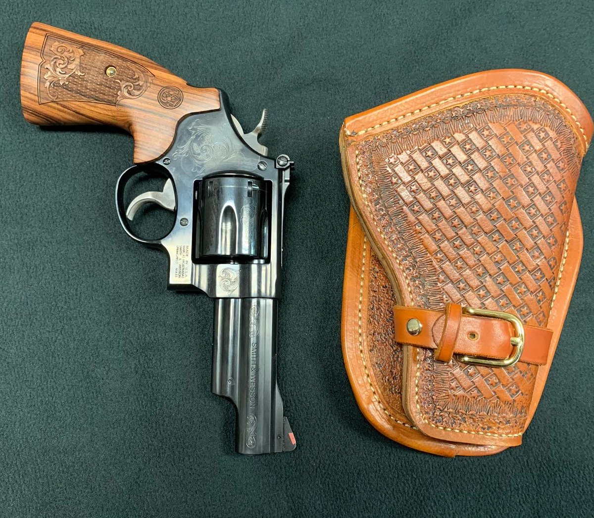CustomVandal's tweet photo. In todays episode of things I’d like to own…. Factory engraved @Smith_WessonInc Model 29 with a 4” barrel.  I made the holster but damn, I want that revolver.
#44mag #44manum #dirtyharry #wheelgun #revolver #bbqgun #smithandwesson #SandW #customholster #vandalcustomleather https://t.co/Rw0p9cs6Hm
