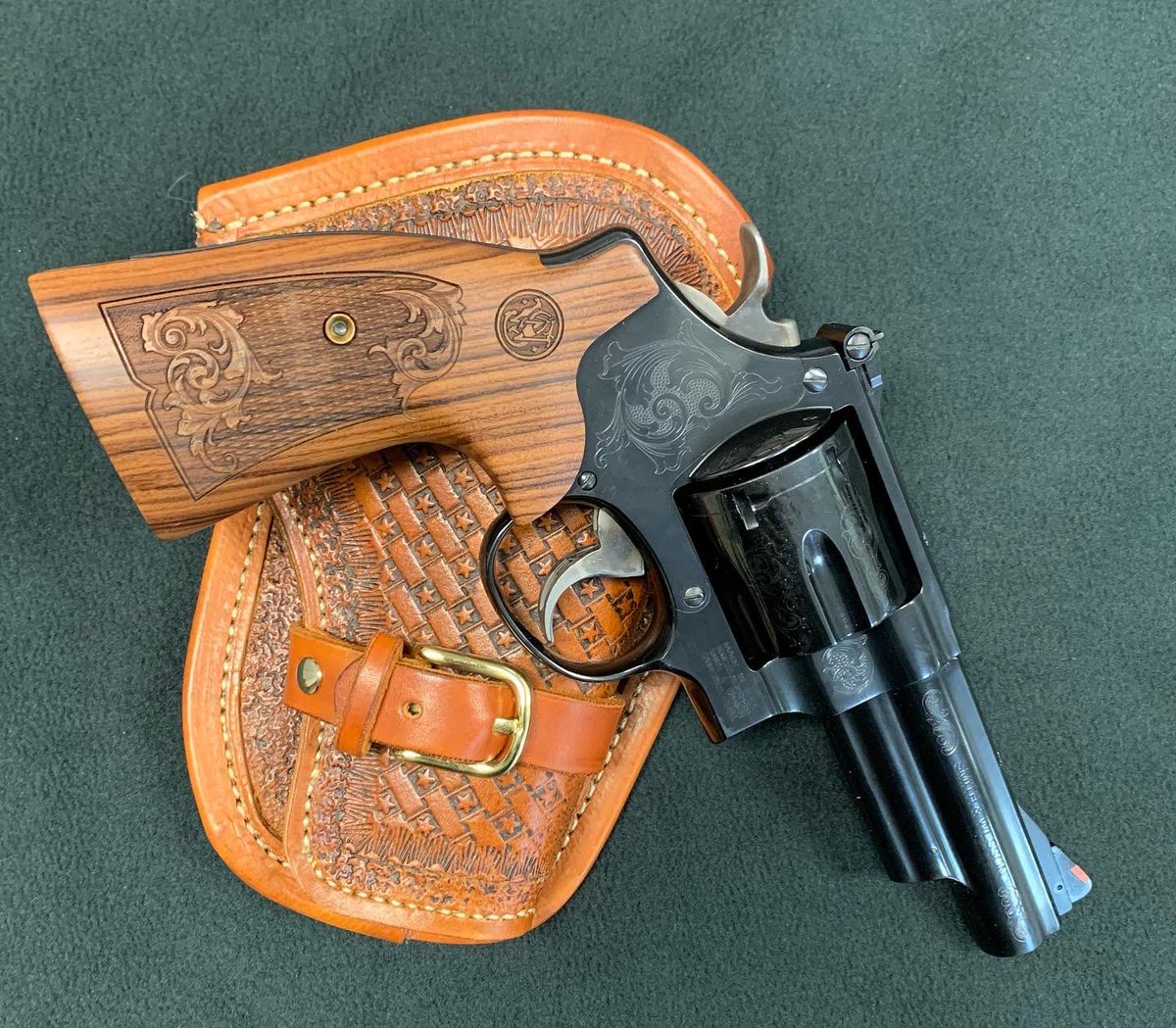 CustomVandal's tweet photo. In todays episode of things I’d like to own…. Factory engraved @Smith_WessonInc Model 29 with a 4” barrel.  I made the holster but damn, I want that revolver.
#44mag #44manum #dirtyharry #wheelgun #revolver #bbqgun #smithandwesson #SandW #customholster #vandalcustomleather https://t.co/Rw0p9cs6Hm