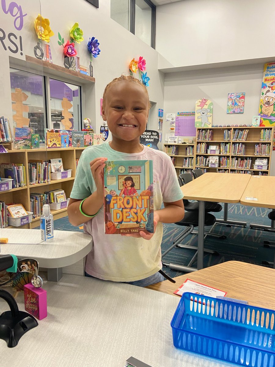 HarrHillSIPA's tweet photo. @kellyyanghk We are so excited to see you on @BookBreak4Schls!! #HHReads #FrontDesk #HHLightning https://t.co/IIk6PBOGV9