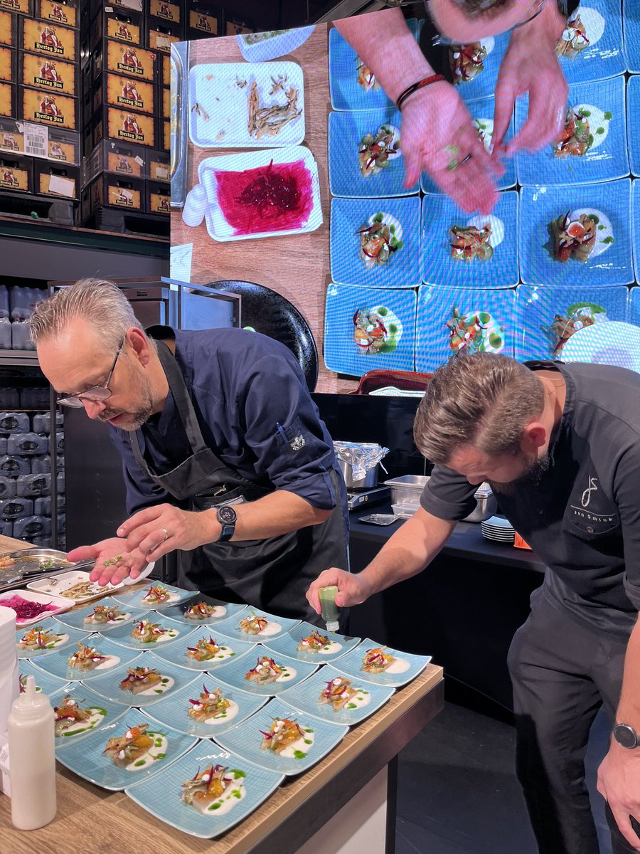 Philip van den Brand tweet media