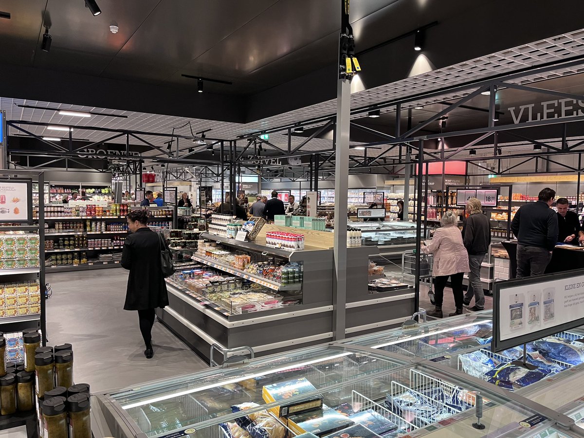 Philip van den Brand tweet media