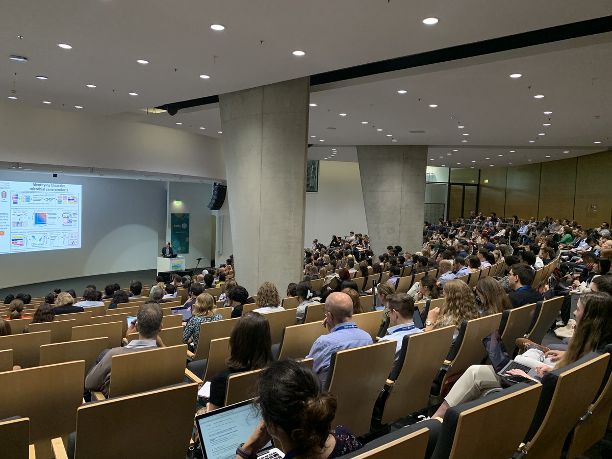 EMBLEvents's tweet photo. #EESMicrobiome Day 3, Session 5: Integrative approaches in microbiome research 🦠
🔵 'Microbiome multi-omics and the Human Microbiome Bioactives Resource' presented by Curtis Huttenhower (Harvard University) ⬇️ https://t.co/NP51mMGUGC