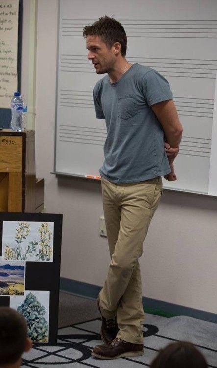 _OnTop_1994's tweet photo. Find someone who love you as much as Brandon loves his grey t-shirt https://t.co/dFS2nVR2AA