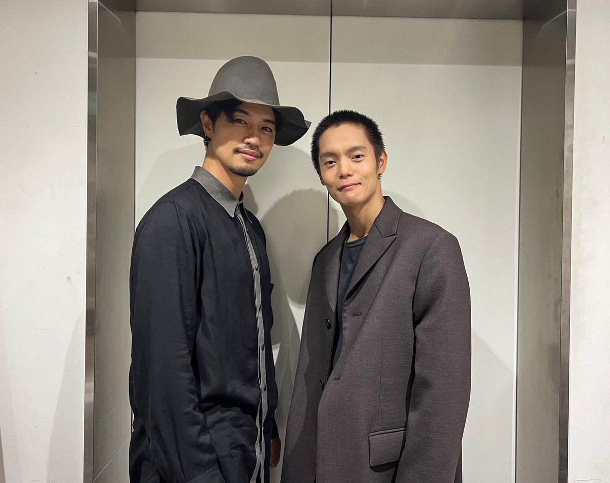sweetmyhome_jp's tweet photo. 『#スイート・マイホーム』公開御礼イベントありがとうございました🕷️✝️👁️

#窪田正孝 さんおかえりなさい🏠
本日も優しい #齊藤工 監督との2ショットをお届けします❣️

#スイートマイホーム
絶賛公開中🎬 https://t.co/s1wKMv3eqn