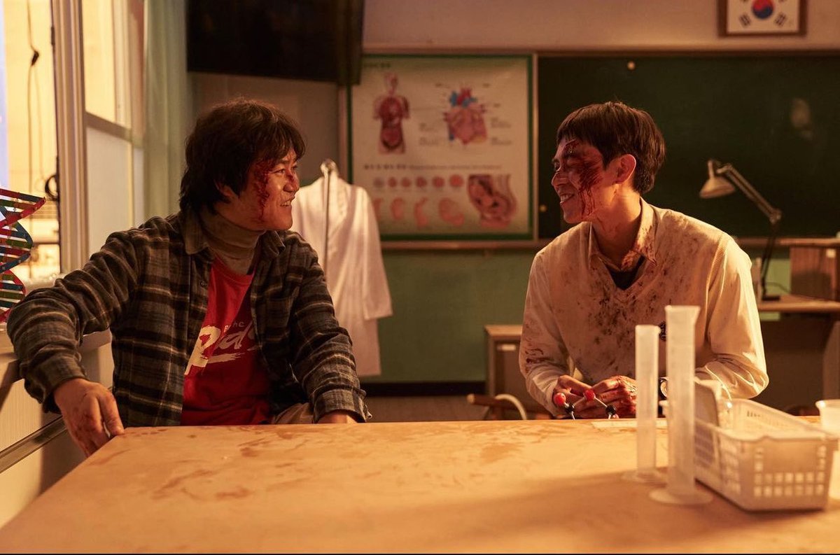 nUKiOz's tweet image. #คิมโดฮุน ออกมาขอบคุณทุกคนจากกองซีรีส์ #Moving ทางเราประทับใจรูปกับพ่อ #คิมซองกยุน ที่สุด

โดฮุน บอกว่า ถ่ายกับพ่อ ไม่มีรูปไหนปกติเลย แต่คนดูประทับใจทุกรูปและทุกโมเมนต์นะคะ

❤️❤️

© instagram.com/p/CxfaJCfrWeL/…