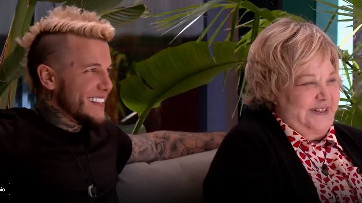 noah90_'s tweet image. Me encantan Álex y las personas que dedican un rato a estar al lado de Karina y darle conversación. #GHVIP22S #ghvipgala2