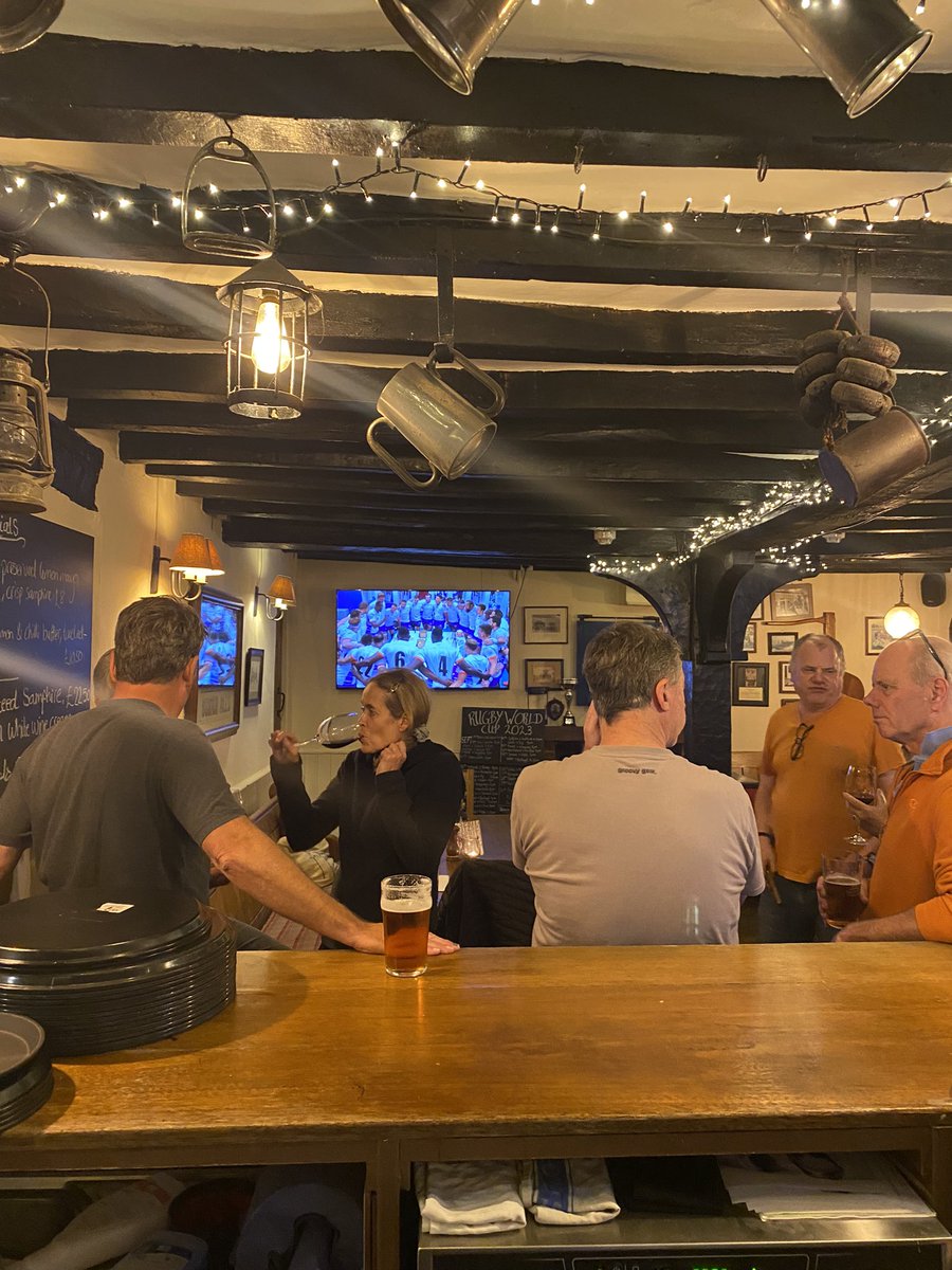whitehorseGU8's tweet photo. Good group in last night for the Rugby!! Book your spot for the next England game now! 

We’ll bring the beer and snacks! 🍺 

#loverugbyloveyoungs #therugbylove #dogfriendly #countrysidepub #surreyhills #pubgarden #youngs @YoungsPubs https://t.co/XVgKJ3zyBZ