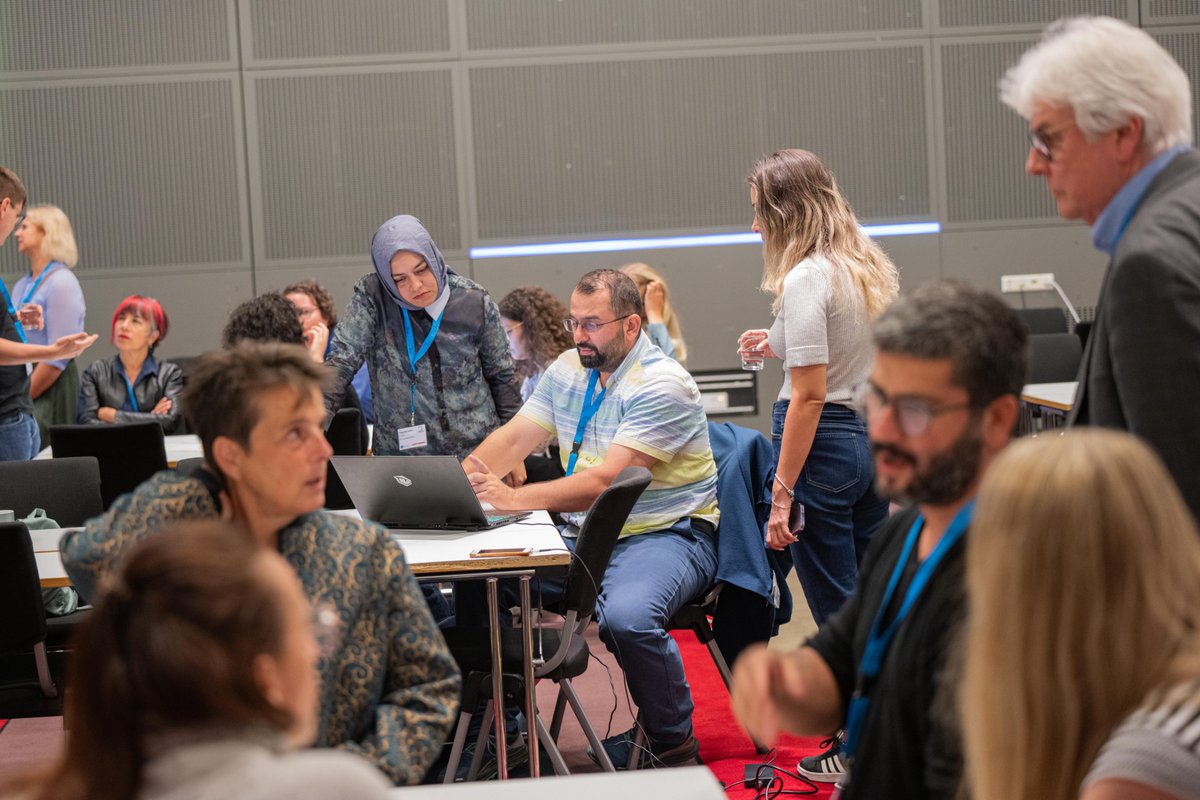 HakanGulerce's tweet photo. 11-14 Eylül'de #Oslo'da düzenlenen #RayNetwork toplantısına katıldık! 35 ülkeden ajans yetkilisi ve araştırmacı ile bir araya geldik. 🇪🇺 🔍 Araştırmamızın ön bulgularını tartıştık ve ülkeler arası karşılaştırmalar yaptık. 🌍 📊 Yakında hazırlayacağımız rapor, politika yapıcılar için önemli öneriler sunacak ve #ErasmusPlus ve #EuropeanSolidarityCorps programlarını güçlendirecek. 💪 @researchyouth @ZubeyirNisanci @ulusalajans