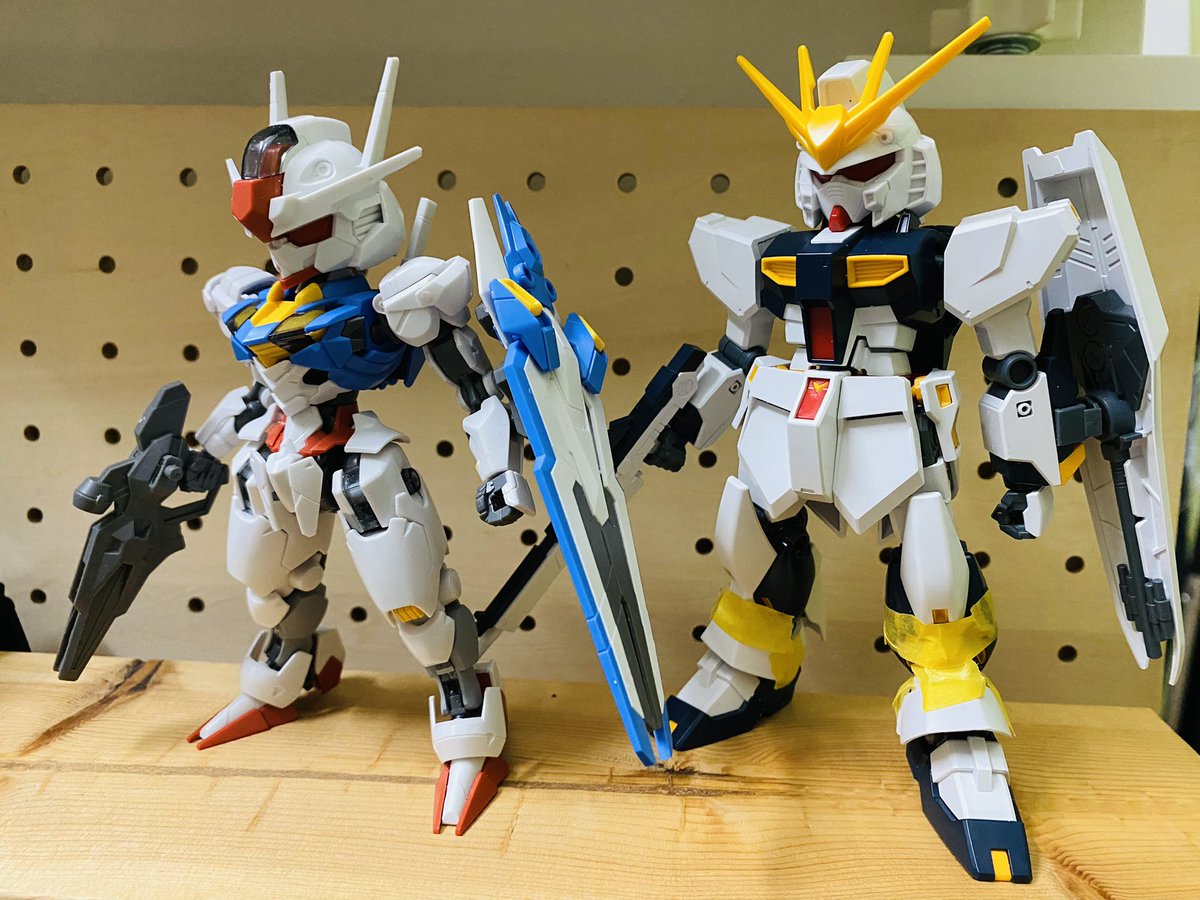 fini3T's tweet photo. 頑張って足を短くした結果。
前回のエアリアルよりちょっと背が高いくらいに。
可動域を100%残すにはこれが限界かなぁ。
#EGνガンダム https://t.co/PwJmaD5x1G