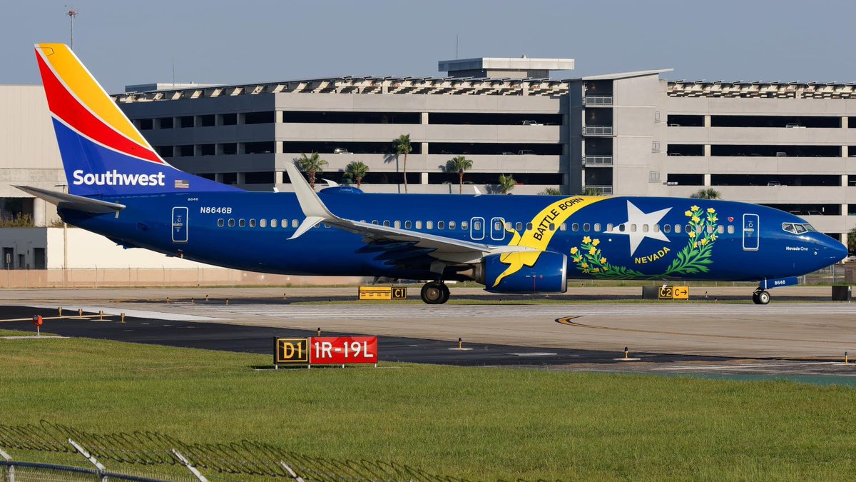 FlyTPA's tweet photo. Name that livery 👀 

📸: Dalton Hoch https://t.co/AeQvM1vt1W