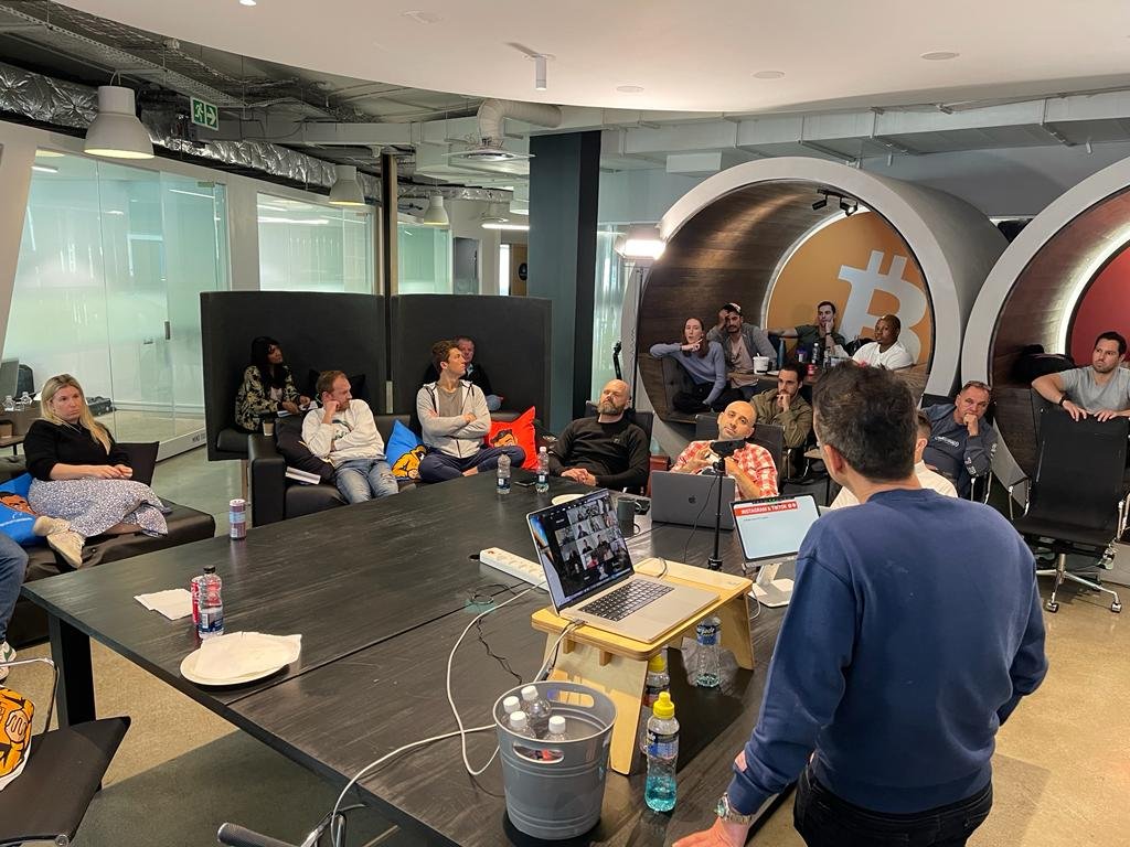 cryptomanran's tweet photo. Hey fam! 

NO Friday Banter today! We're having a company strategy session on how to bring you guys MORE VALUE! 

Tell me in the comments what you want to see more of from Banter. 

(@Sheldon_Sniper  recorded an important market update! Watch it here 👉 https://t.co/Pa35yWUj41)