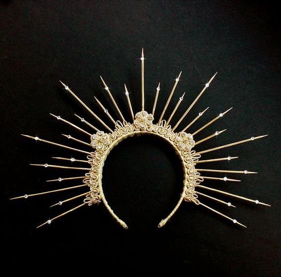 Yukigi_kitsunei's tweet image. ‘Your Name’ fantasy gown
‘Your Name’ fantasy crown
‘Your Name’ fantasy weapon 

Well, well, well... I like It 👌