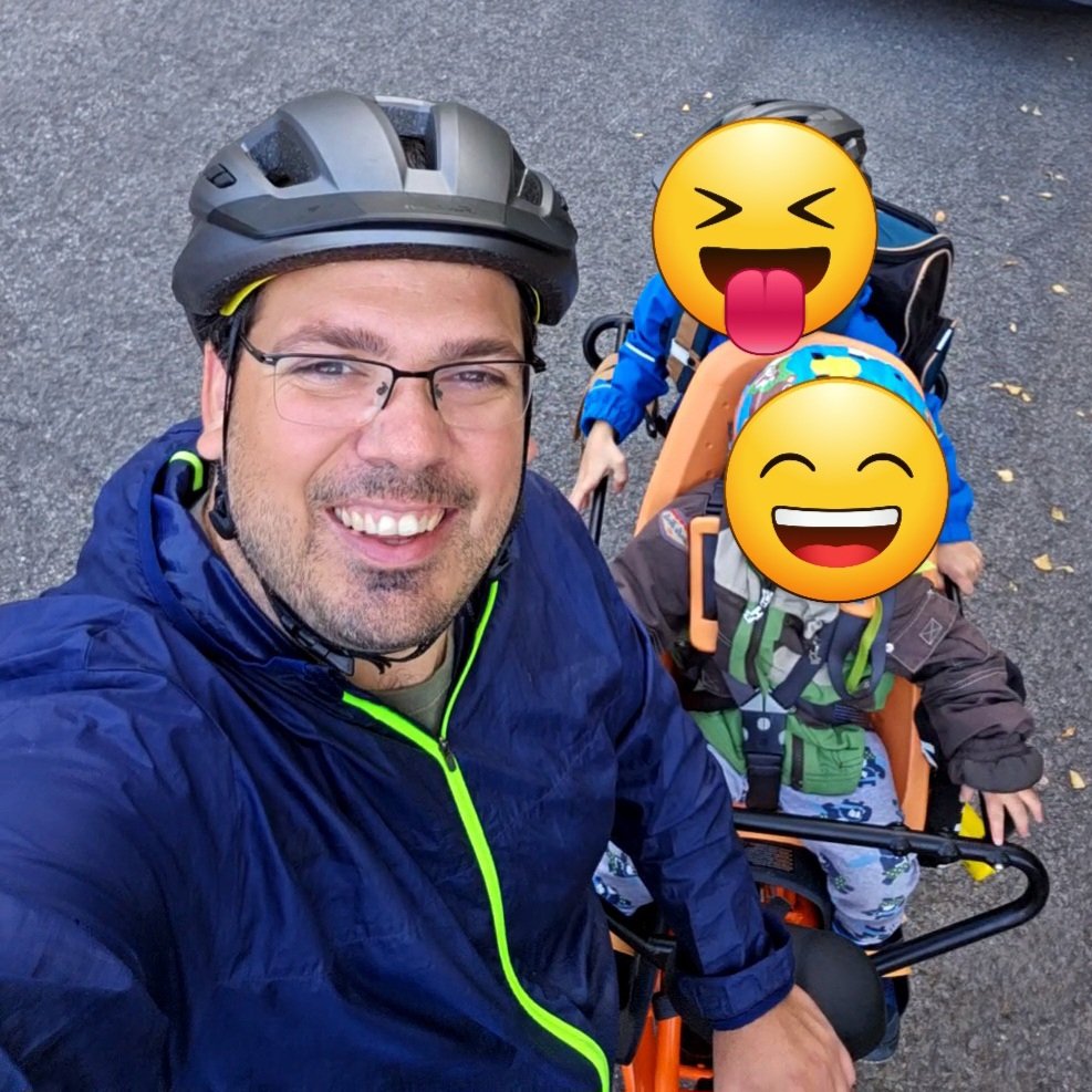 Je profite du #WorldCarFreeDay pour partager mon secret pour les parents pressés.

En vélo 20 minutes aller-retour garderie + école sur une boucle de 2.3 km.

En voiture c'est 3km avec 2x300m de bouchon autour de l'école. Au moins 30 min, sans compter l'enfer du débarcadère !