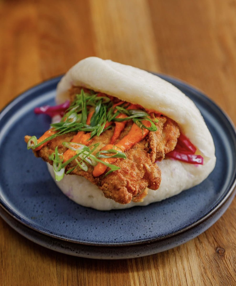 Our fried buttermilk chicken bao is the real crowd pleaser 🙌

Served up with Sichuan salt, mandarin hot sauce and pickled red cabbage, is it heaven!

Pop in store to grab this bad boy or get this delivered straight to you via deliveroo 🛵