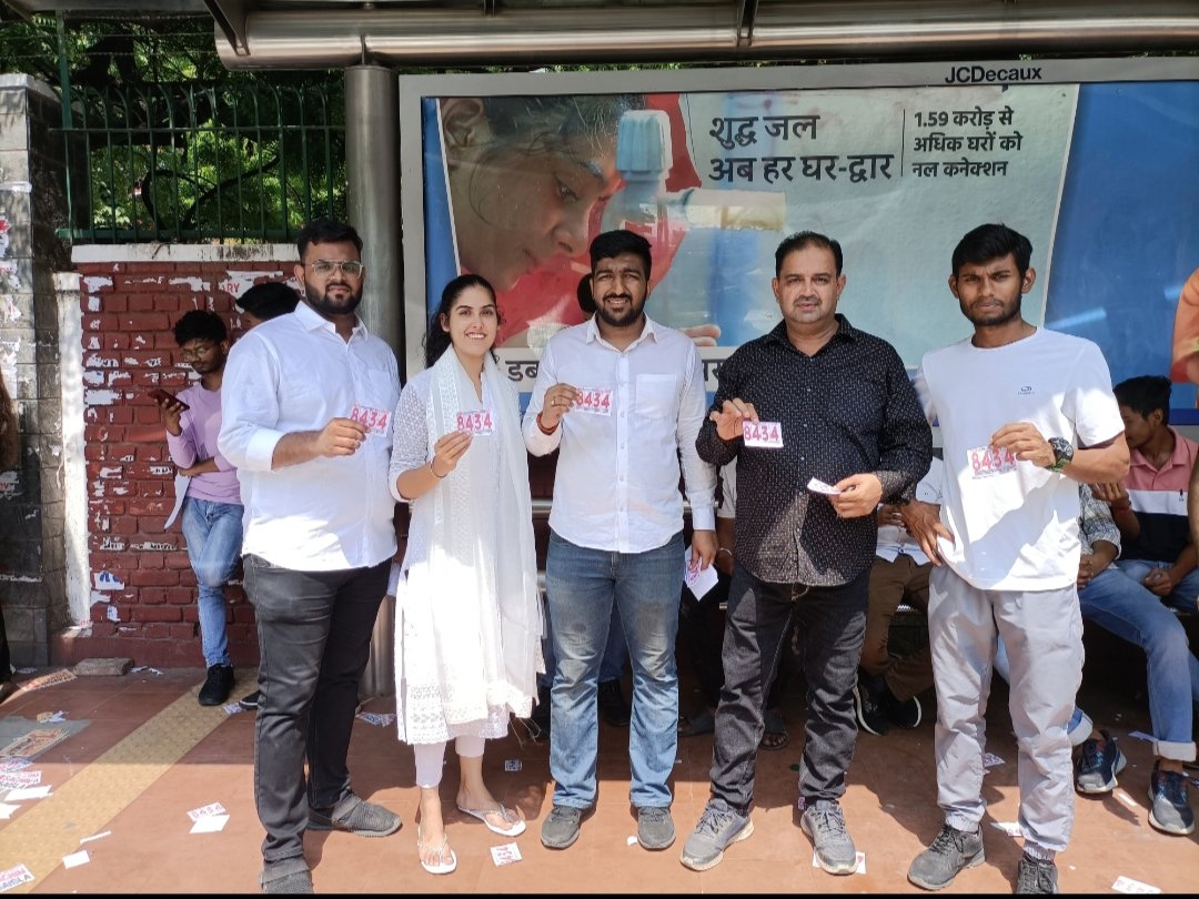 MANISHTANDON1's tweet photo. आज डूसू चुनाव के दौरान नॉर्थ कैंपस के हंसराज कॉलेज मे @ABVPDelhi के समर्थन में अपने साथियों के साथ वोटर्स को एबीवीपी के उम्मीदवार बैलेट न. 8 4 3 4 पर वोट करने की अपील करते हुए.... #ABVP #ABVPElection #DUSU2023 #ABVP #ABVPOnceMore #DUSU8434 #ABVP4DUSU #DUSupportsABVP #DUSU2K23 https://t.co/aYVrAzsTFT