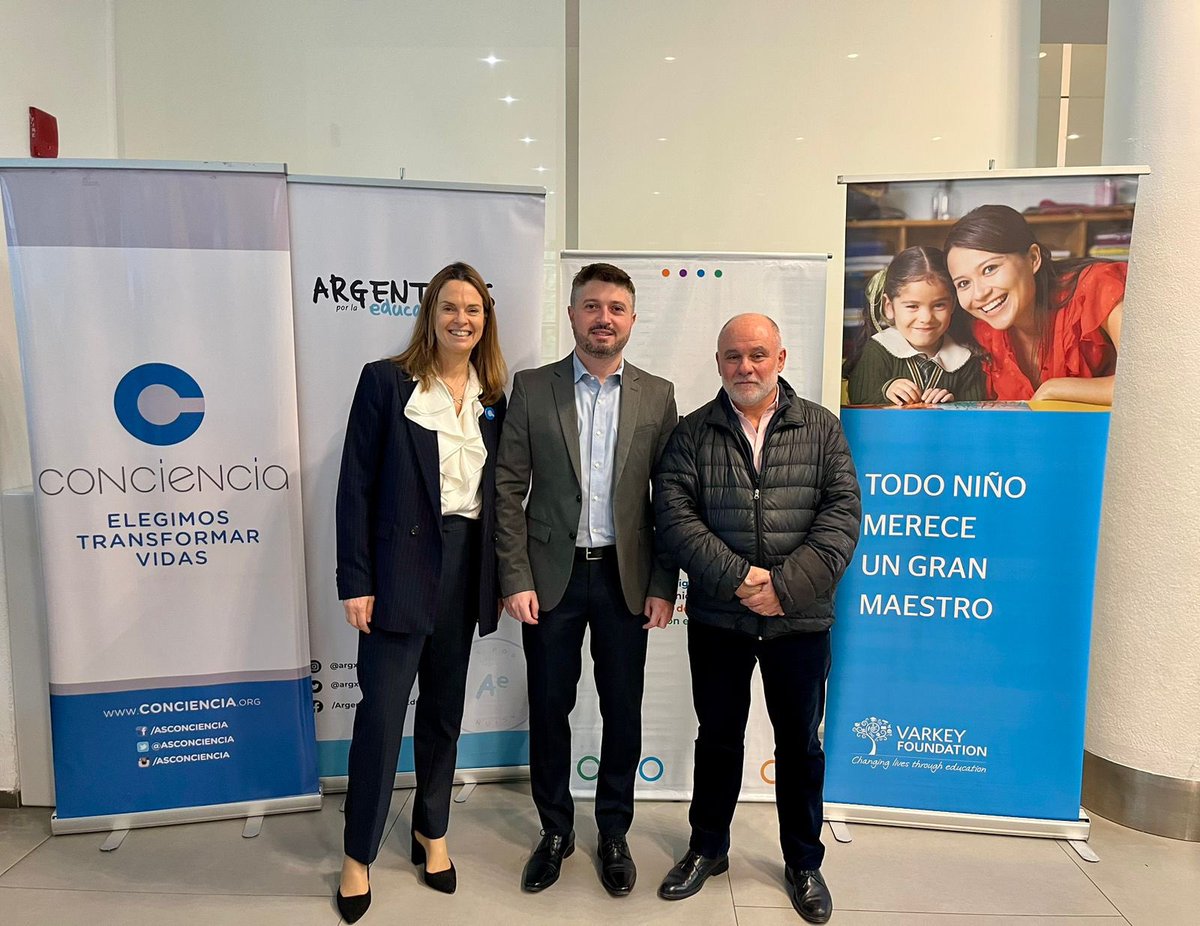 Más de 40 organizaciones de la sociedad civil convocaron a las fuerzas políticas a presentar sus propuestas de educación y dialogar sobre alternativas posibles.

Una lastima que los representantes de “La Libertad Avanza” hayan decidido no participar.
En materia educativa la