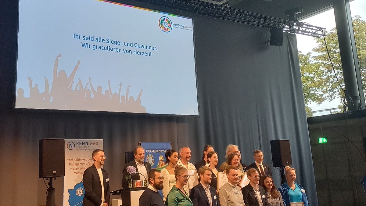Zwei erste Plätze gingen an prominente NRW-Vereine: Der <a href="/tsv_bayer_04/">TSV Bayer 04</a> sowie <a href="/VfLBochum1848eV/">VfL Bochum 1848</a> haben in ihrer Kategorie die Auszeichnung „WestDerby Zukunft 2023“ erhalten - Gewinner sind beim Wettbewerb für nachhaltigen Sport natürlich alle acht Nominierten! ziele-brauchen-taten.de/west-derby-zuk…