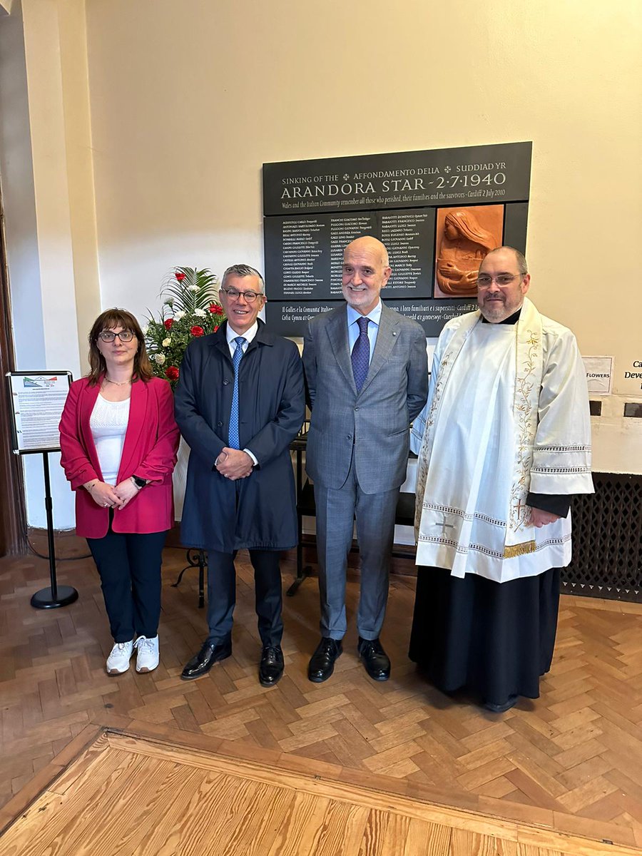 ItalyinUK's tweet photo. While visiting the Cardiff St David Cathedral, Ambassador @InigoLND and Consul General @dombellantone, together with Honorary Consul @brunachezzi, paid homage to the #Memorial commemorating 53 italo-welsh citizens who perished in the sinking of the #Arandora Star in 1940. https://t.co/3veziWCp09