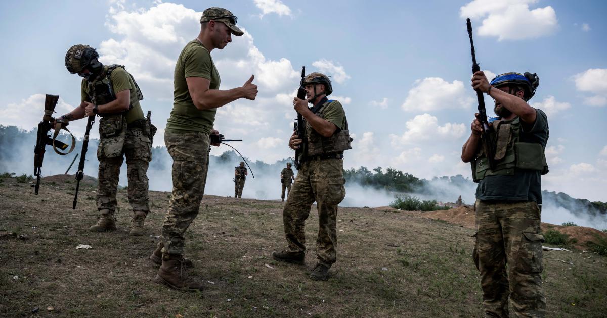 DartmouthDickey's tweet photo. Alexandra Chinchilla, one of our '21-'22 #intsec Postdocs, is out with a great new opinion piece on #ukraine in Foreign Affairs. She is an Assistant Professor at the Bush School of Gov't and Public Service at Texas A&M University. https://t.co/vtXpBaA7YC #dartmouth @AlexCecylia https://t.co/OaOk6IZjmS