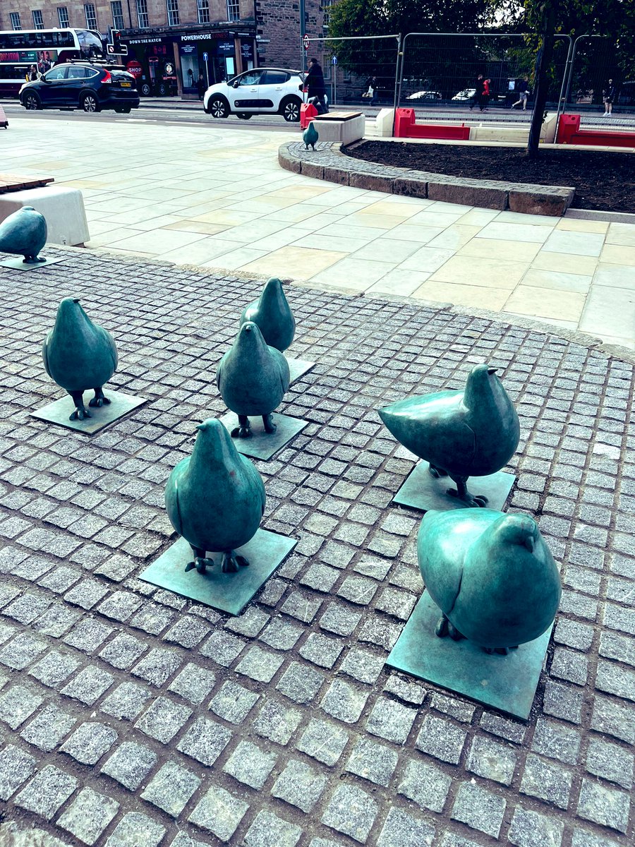 SarahCWarnock1's tweet photo. Leith walk isn’t what it used to be - vibrant and interesting. Spending time with my daughter, Victoria ❤️#friday #autumn #Edinburgh #flowers #followbackfriday https://t.co/HcOCTDLEkI