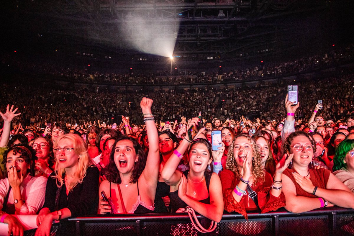 Hozier (@hozier) on Twitter photo Laval! Had such a fun time playing these songs for you the other night, thank you for joining me in that space and for filling it with so much love 🖤
📸 <a href="/RuthlessImagery/">Ruth Medjber 📸⚡</a> Laval! Had such a fun time playing these songs for you the other night, thank you for joining me in that space and for filling it with so much love 🖤
📸 <a href="/RuthlessImagery/">Ruth Medjber 📸⚡</a>