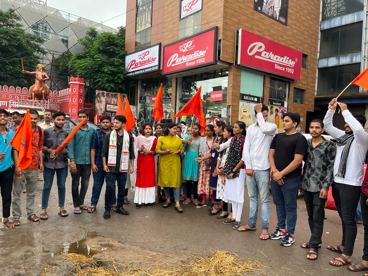 abvpcg's tweet photo. ASP ऑफिस रायपुर की पार्किंग में नाबालिक का सामूहिक दुष्कर्म की घटना के विरोध में ABVP रायपुर महानगर के कार्यकर्ताओं द्वारा गृह मंत्री ताम्रध्वज साहू का पुतला दहन किया गया।
#भूपेश_का_जंगलराज https://t.co/W8voge33Lp