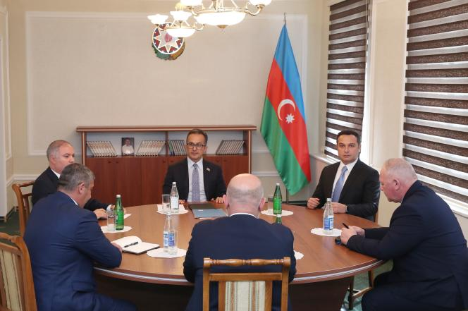 EmilieDefresne's tweet photo. La 1ère réunion #Azerbaïdjian/#Artsakh a eu lieu jeudi à #Yevlakh:
"La réintégration de la population arménienne du #Karabakh, la restauration de l'infrastructure fondée sur la Constitution et les lois d'Azerbaïdjan ont été discutées. #Mammadov a présenté un plan dans ce sens". https://t.co/A85PAbWE92