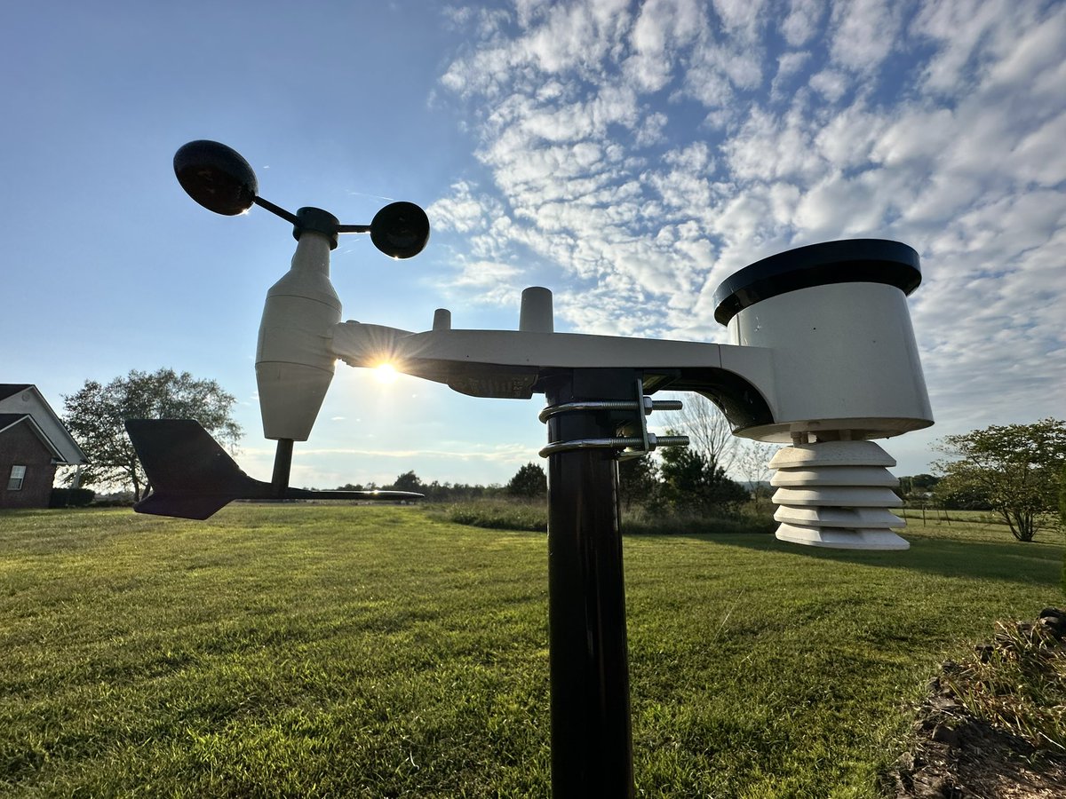 CaptainCardano's tweet photo. Using a @Starlink and their constellation of highly advanced satellites to operate my @WeatherXM station and mine weather data out in the country. 💅🏼 

Technology is so hot right now 🤓.

#Starlink @elonmusk #Web3Weather #Web3 #WeatherReady #Weather #SpaceX #ElonMusk #Helium @helium #WeatherUpdate #WeatherForecast #WeatherXM